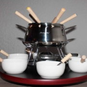 Kräftige Rinderbrühe für Fondue mit Fleischbrühe