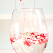 Infused Water Himbeeren - mehr Geschmack beim gesunden Trinken