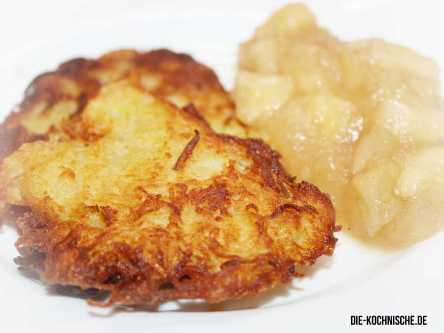 Kartoffelpuffer mit Apfelmus - selbst zubereitet