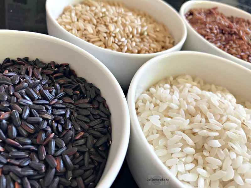 Verschiedene Reissorten: Natur Reis, Schwarzer Vollkornreis, Roter Vollkornreis, Bio Milchreis